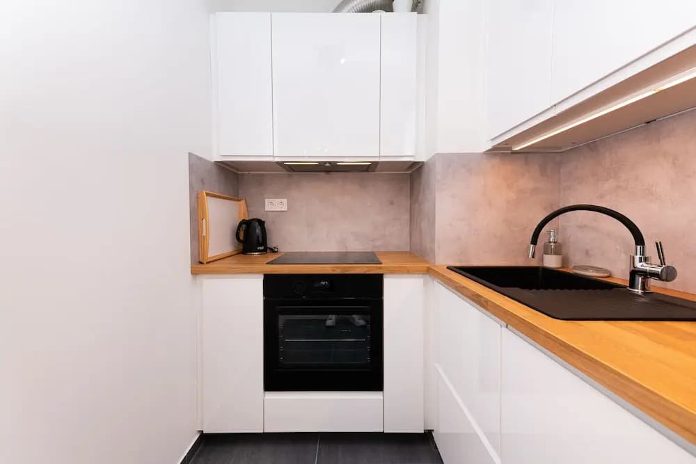 WestSide Apartments by FirstHost - photo 16