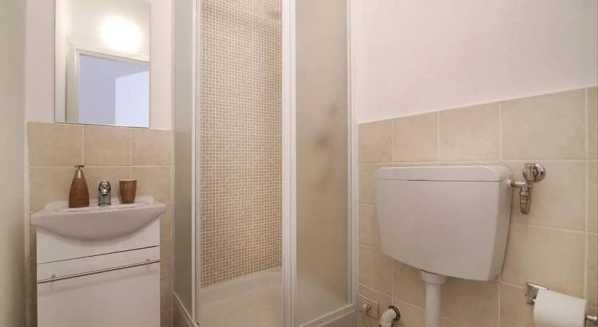 MC Guest House - photo 11