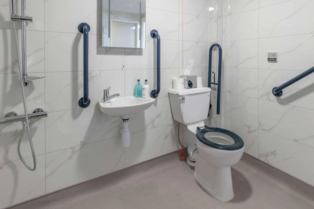 Best Western Northfields Ealing Hotel-Opposite Northfield Station -Piccadilly line - photo 7