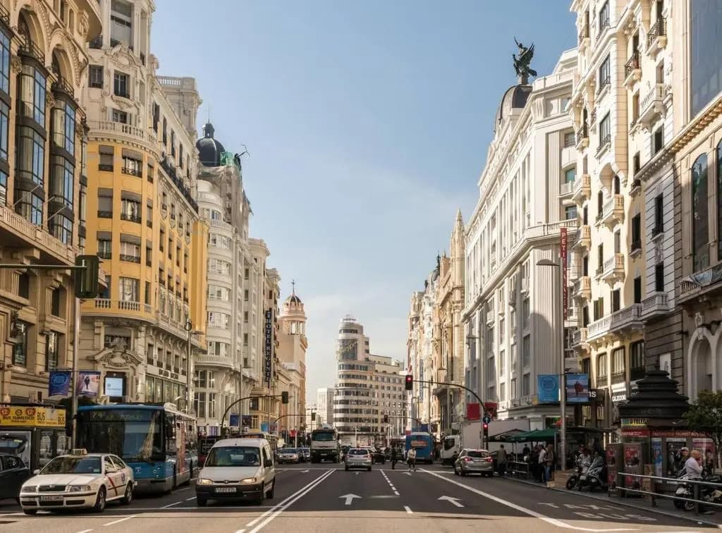 M&F Gran Via 3 Hab - photo 14