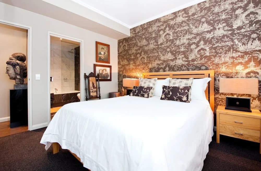 UM616 Sleek Split Level City Oasis in Ultimo - photo 5