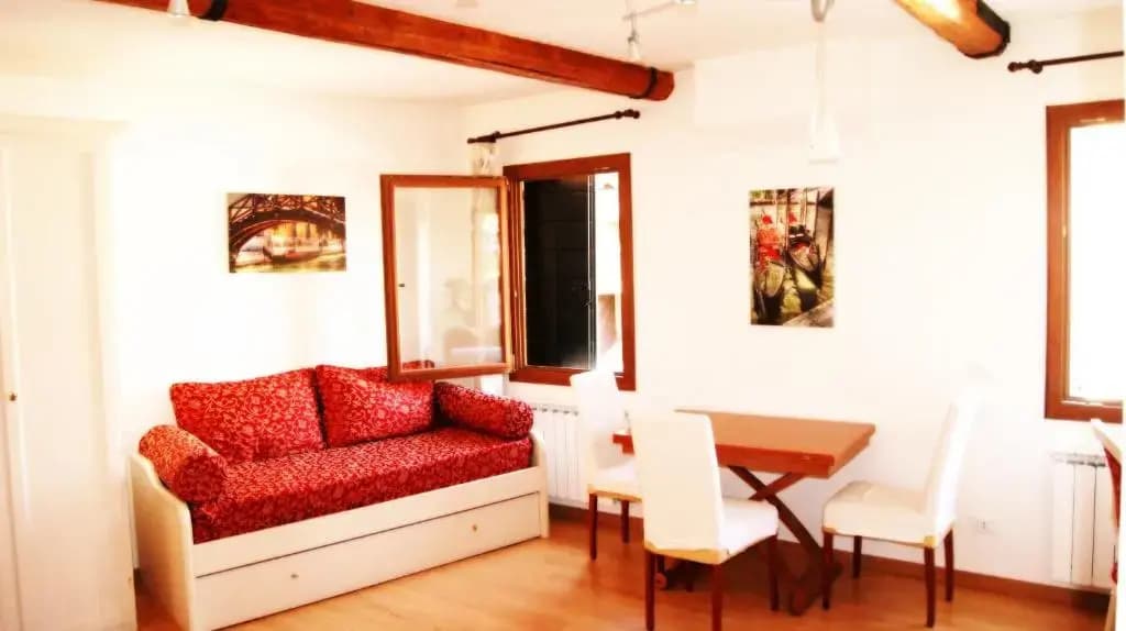 Venice Apartments - photo 1