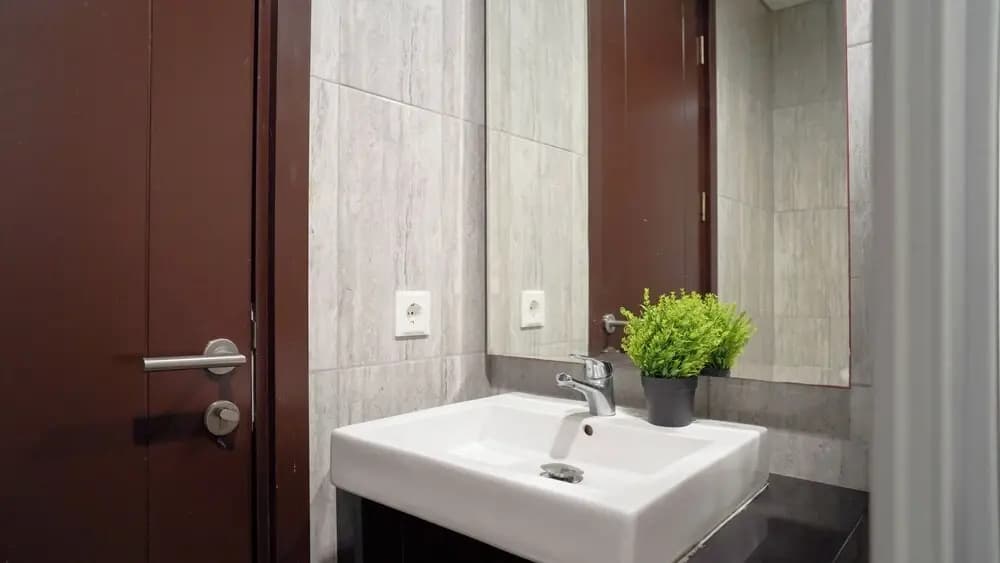 Spacious And Homey Studio At Cleon Park Apartment - photo 19