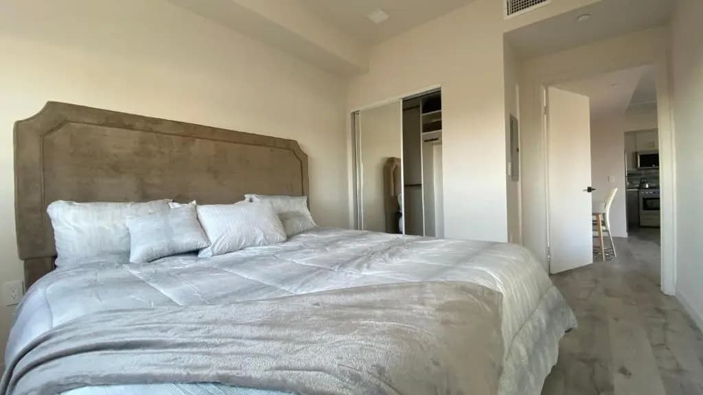 Gorgeous View 2bd 2ba Apartment in Hollywood - photo 4