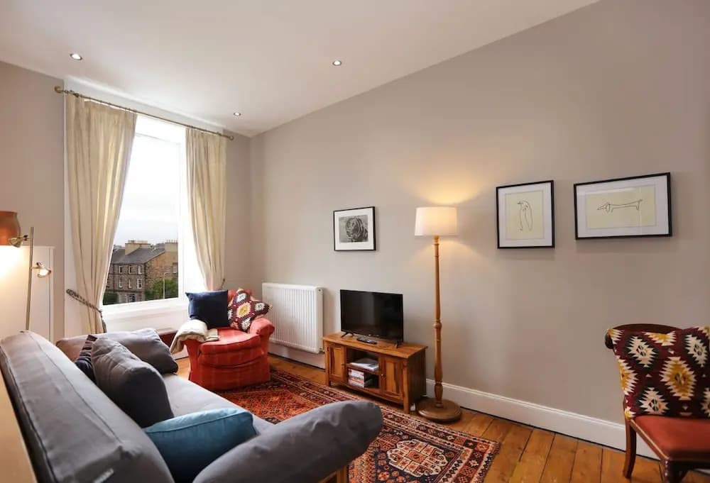 Classic City Apartment - photo 2