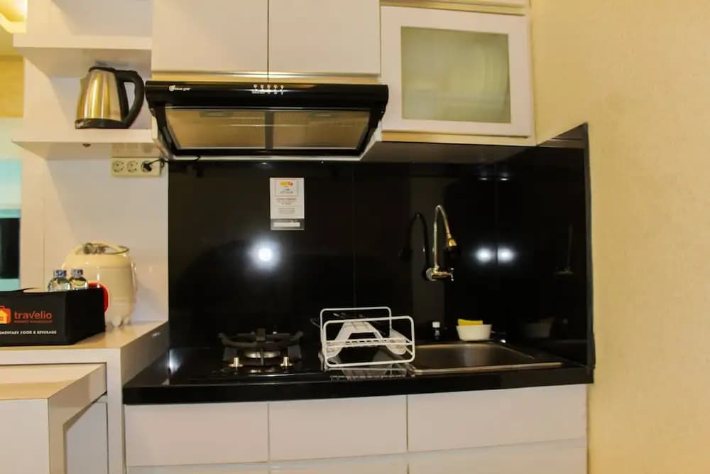 Minimalist and Homey 2BR Aparment at Green Pramuka near Mall - photo 4