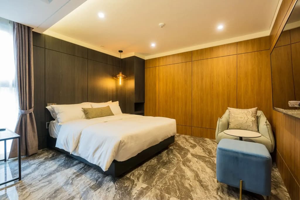 The May Hotel - photo 8