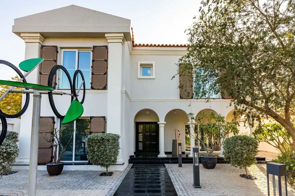 Artsy 4BR DIP Villa w Community Pool Gym - photo 22