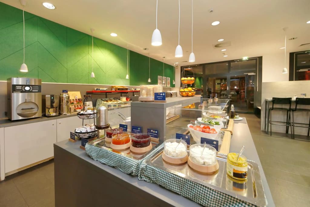 MEININGER Hotel Berlin Hauptbahnhof - photo 8