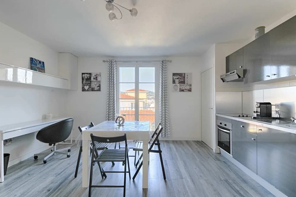 Nice 2 Room Apartment With Terrace - Vieux Nice - photo 16
