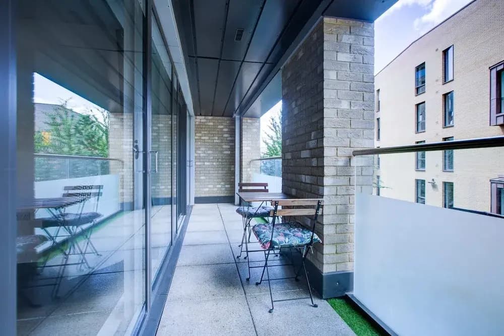 Modern Greenwich Flat With Parking - photo 15