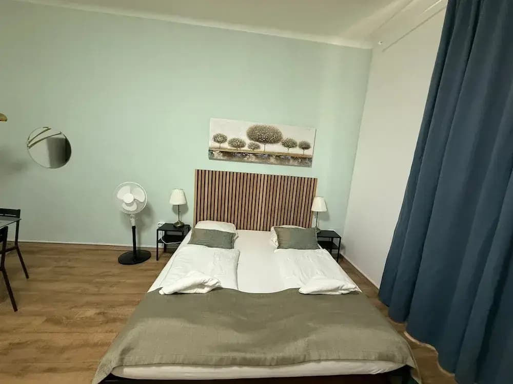 Stylish 2BR Apartment Westbahnhof Area - photo 3