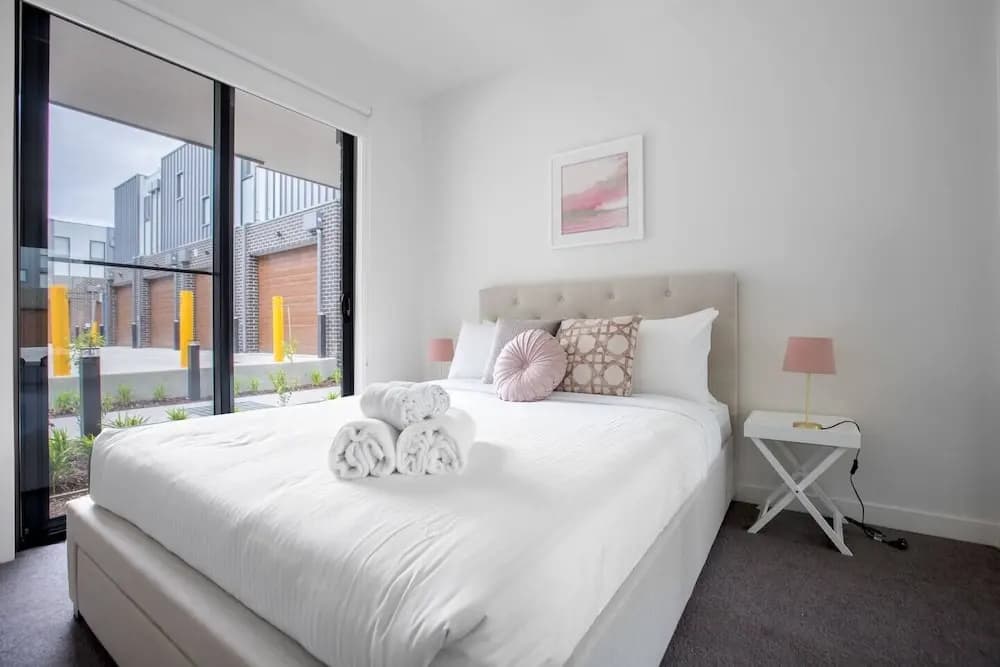 Designer Warm Home@mooneeponds+parking/wifi - photo 4