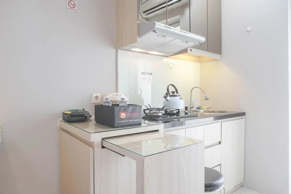 Well Designed And Cozy Studio At Bassura City Apartment - photo 7