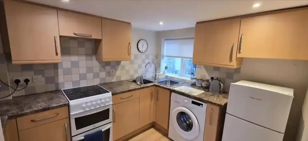 2 Bed Well Equipped For Contractors Pet Friendly - photo 9