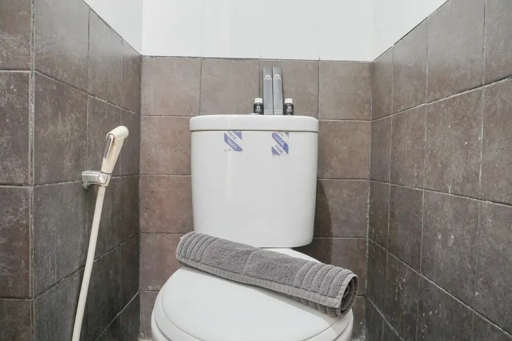 Nice And Cozy 2Br Green Pramuka City Apartment - photo 6