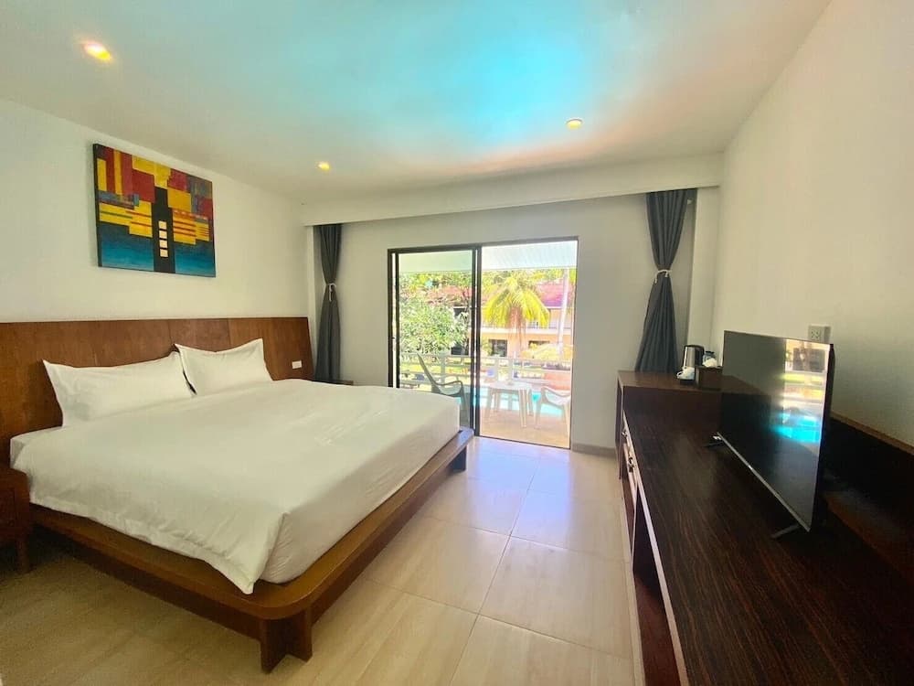 V Beach Resort - photo 4