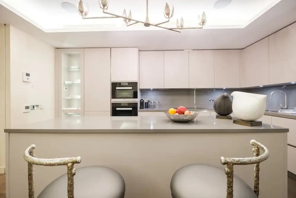 Luxury Home with 3 Bed 2 Bath in London - photo 4
