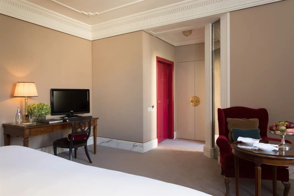 Hotel Regency - photo 8