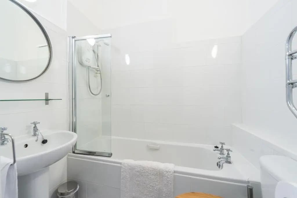 Central SPACIOUS NewTown 2-6ppl STUNNING - photo 7