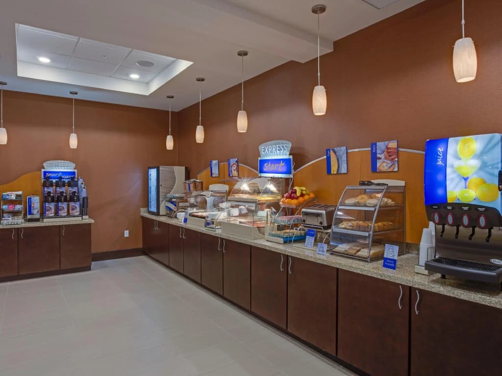 Holiday Inn Express & Suites Orlando East - UCF Area by IHG - photo 17