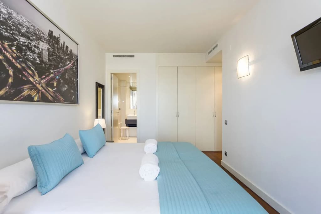 Unique Rentals - Seafront Lux Suite - photo 2