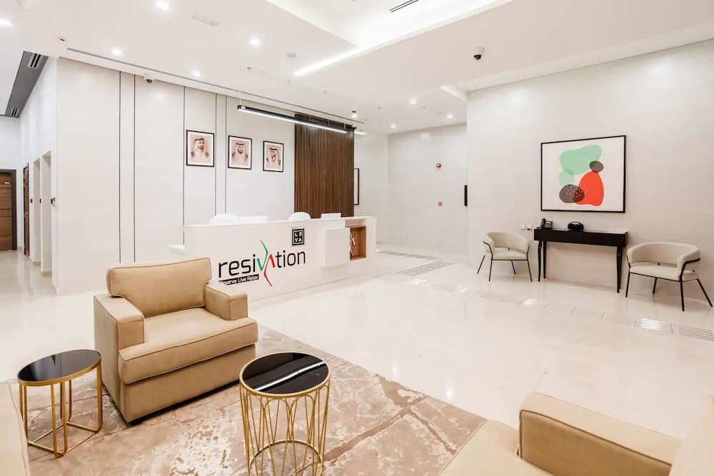 Resivation Hotel - photo 2