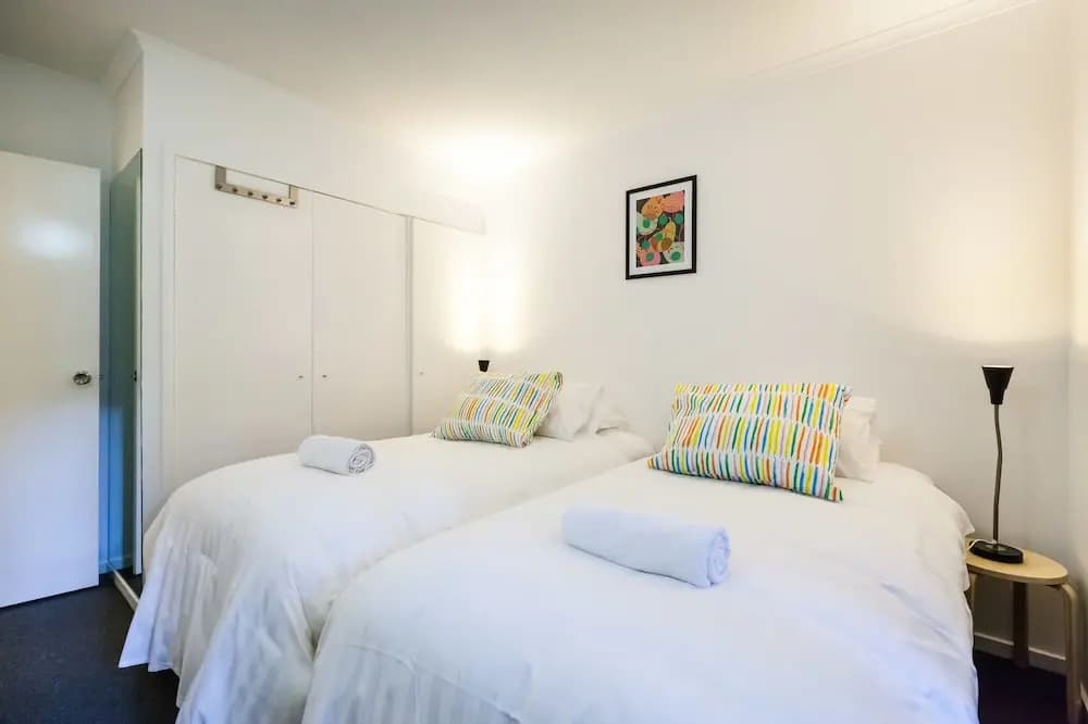 DAWN, 2BDR Carlton Apartment - photo 5