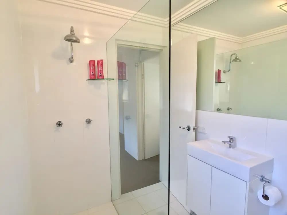 Sydney Coastal Comfort - photo 14