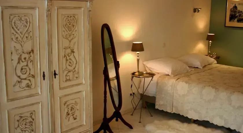 Bed & Kitchen - photo 1