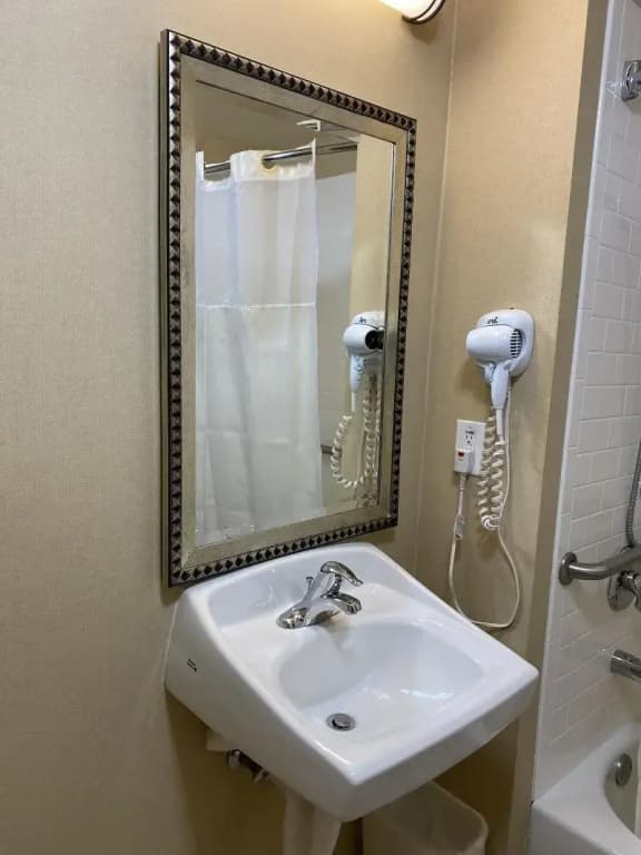 Royal Pacific Motor Inn - photo 25