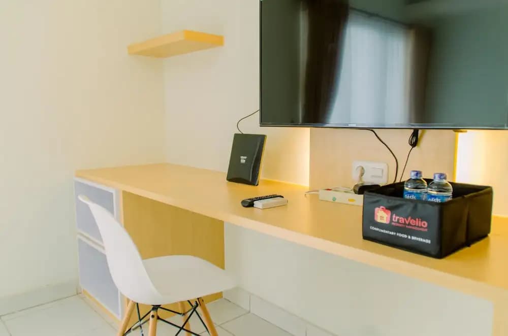 Comfortable And Minimalist Studio At Amethyst Apartment - photo 4