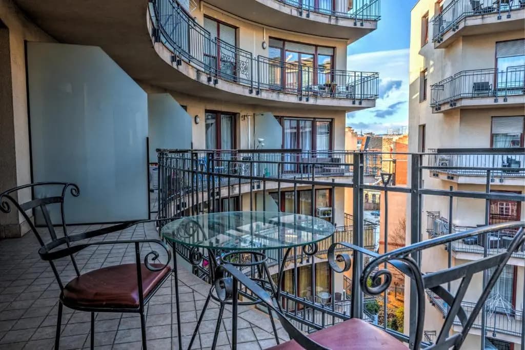 Central Downtown Apartments - photo 9