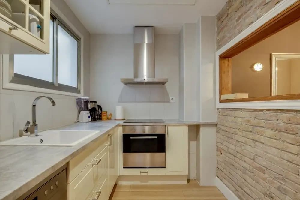 Cosy 3 Bed 2 Bath in Vibrant Eixample, Near Metro - photo 14
