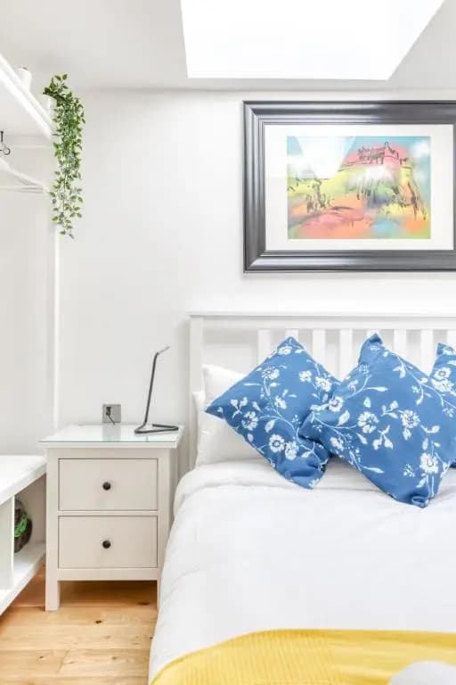 Central Bright 3 Bed Flat with Pool & Parking - photo 3