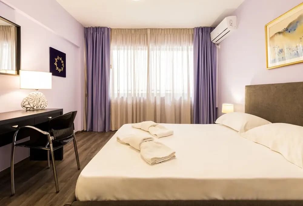 Exceptionally located apartment in Plaka - photo 4