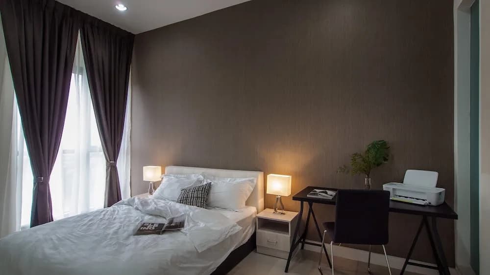 Dashing 1BR Next To Surian MRT - photo 3