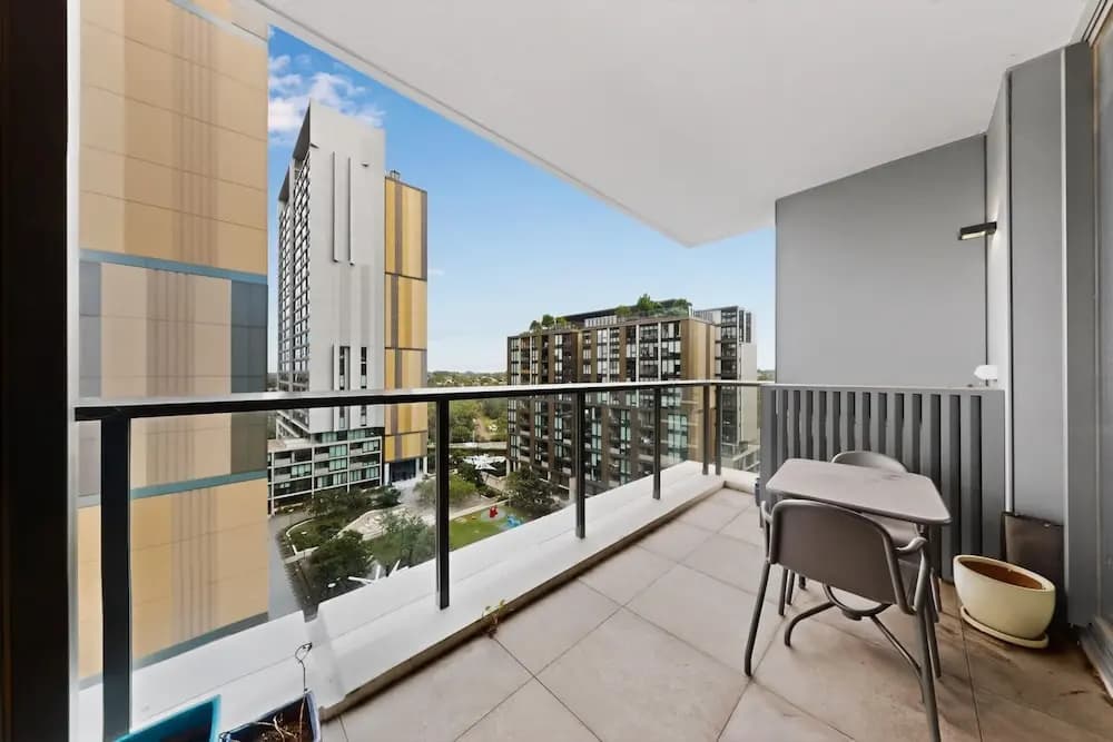 Skyline 2BR Apt Near Metro Ryde - photo 6