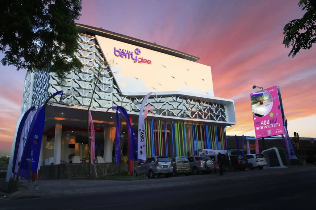 Berry Glee Thematic Hotel - photo 1