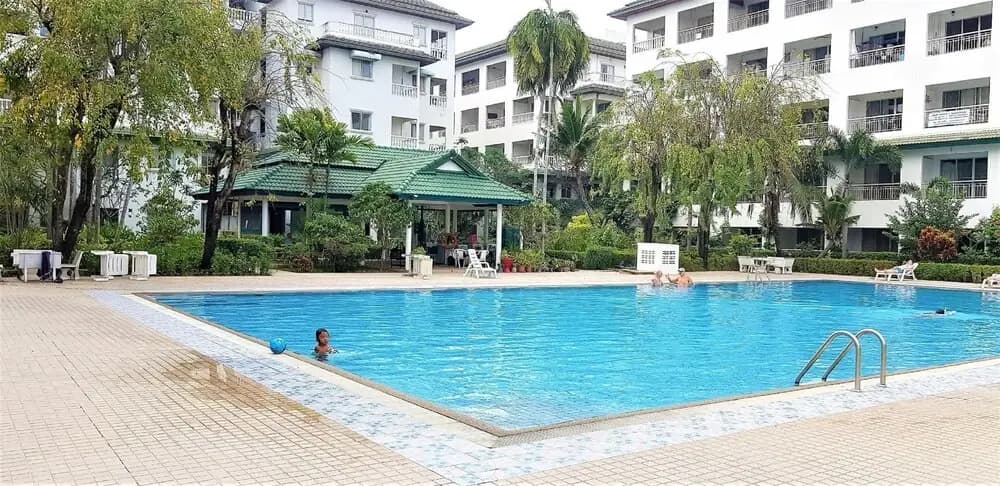 Pool View Apartment - photo 9