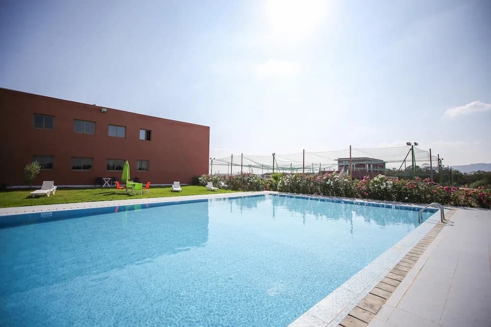 Luxurious 3 Bedroom Apartment - photo 2