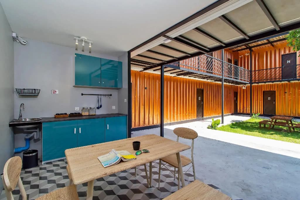 JN9 Poshtel - photo 18
