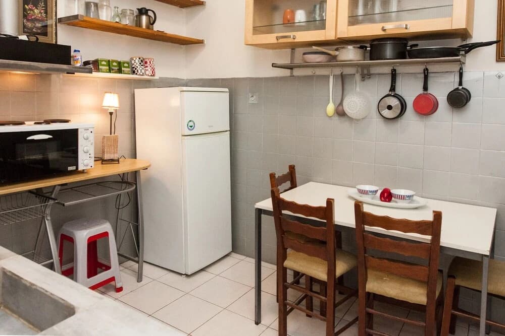 Charming 2 Bedroom apt next to Panormou - photo 13