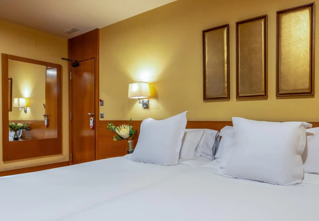 Hotel Sterling - photo 18
