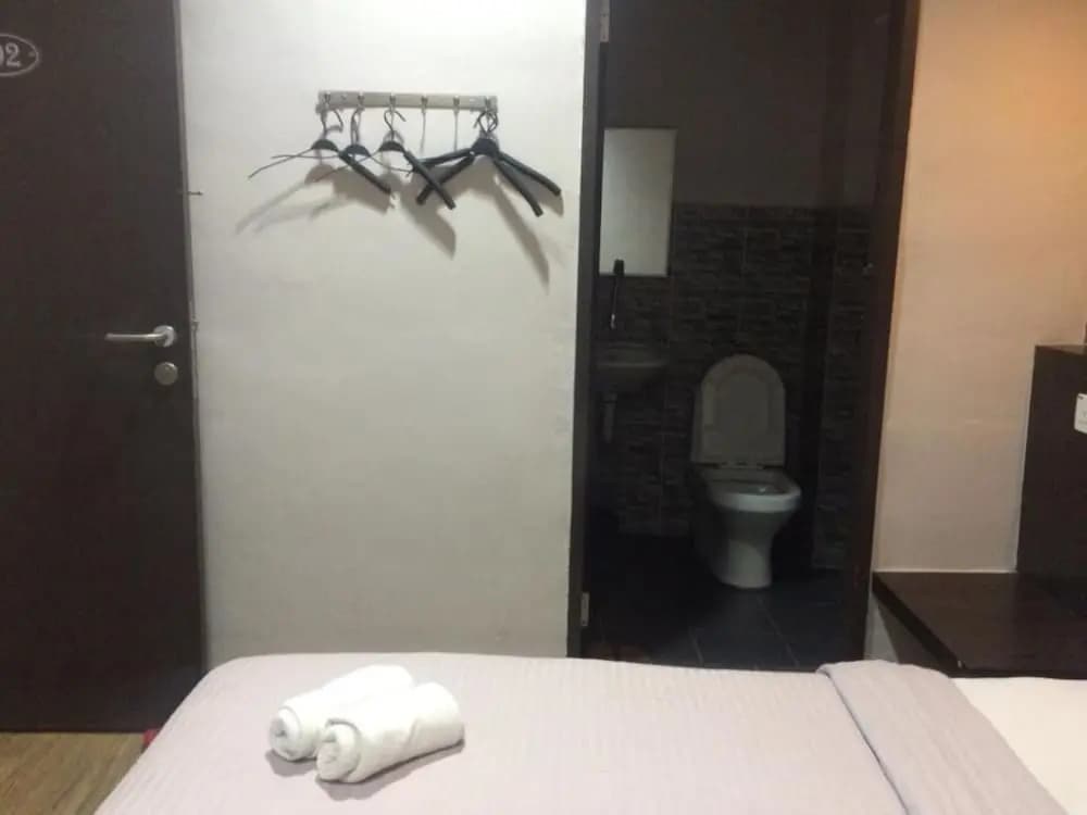Room V at Jalan Jenang - photo 7