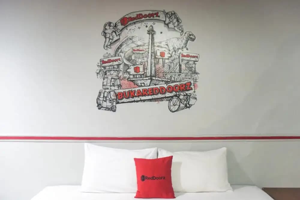 RedDoorz Plus near RSCM Jakarta - photo 4