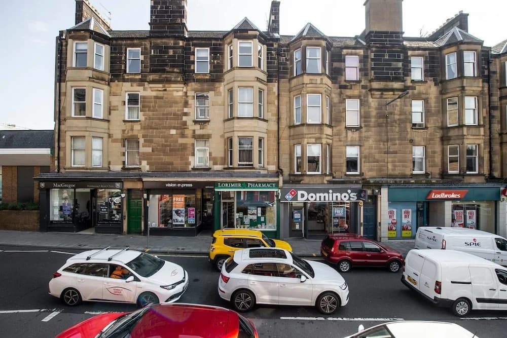 Spacious And Beautiful 2Br Flat In Morningside - main photo