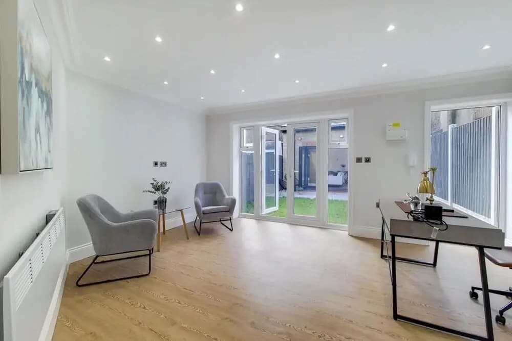 Brand New Luxury 2-bed Apartment in London - photo 5