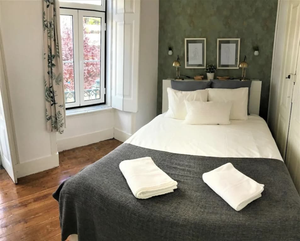 Charming Flat with Great Terrace, Best Location - photo 1