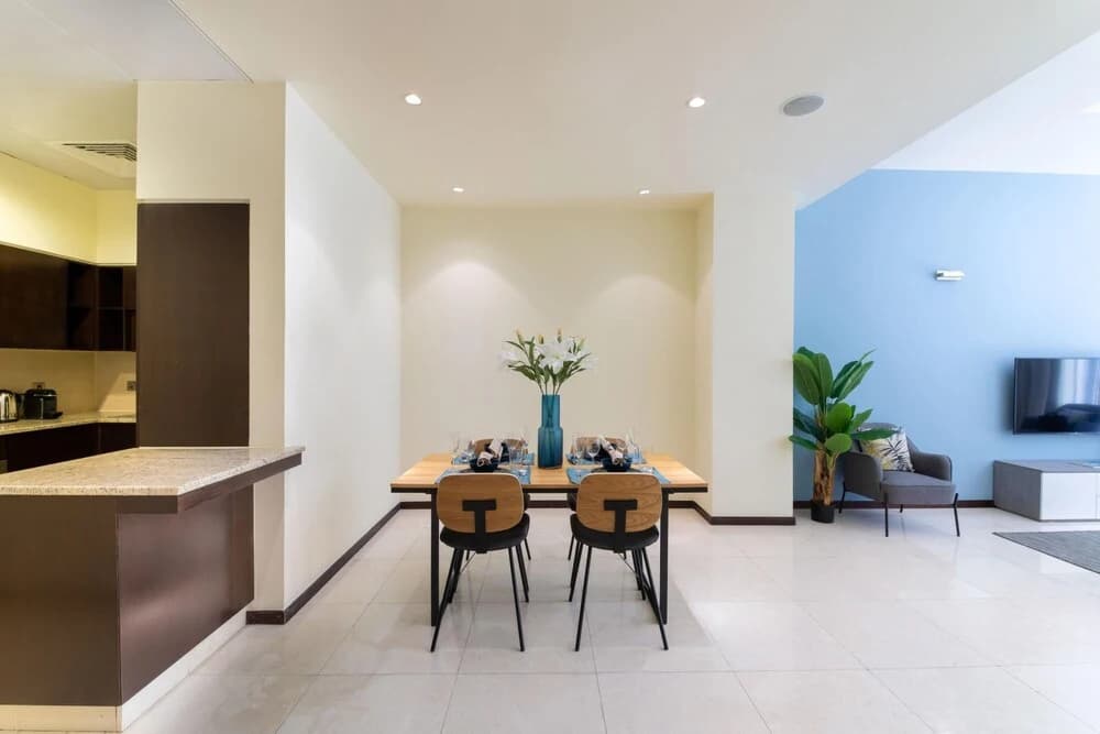 Luxury Urban Chic Apt on Palm w Prvt Beach Access - photo 2